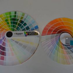 mazzette per scegliere i colori per l'interno della casa